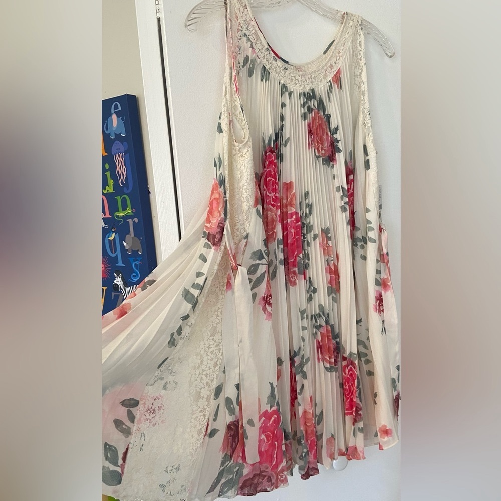 Free People Floral Lace Pleated Flowy Sleeveless Shift Dress NWT’S! M